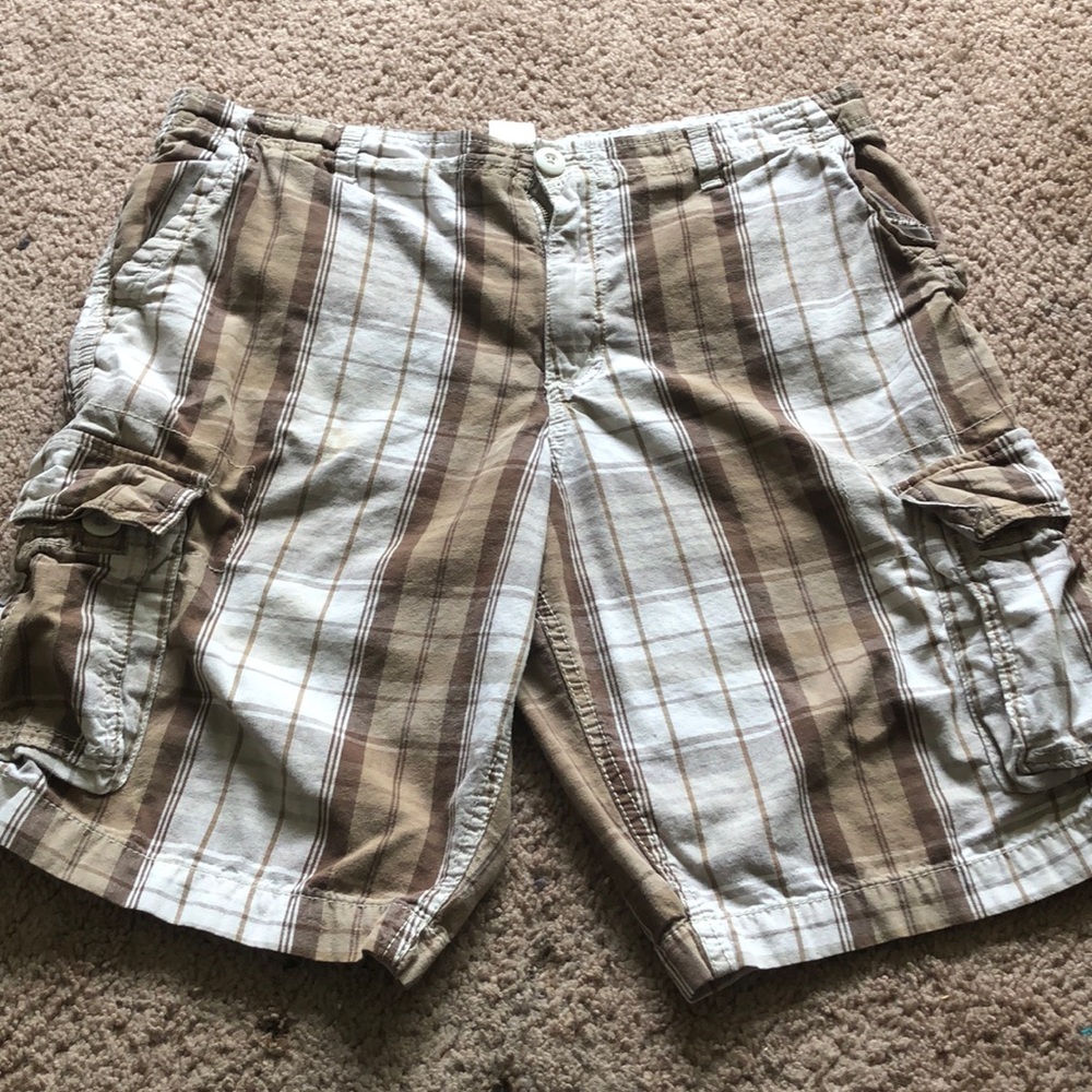Men's No Boundaries Beige Plaid Shorts